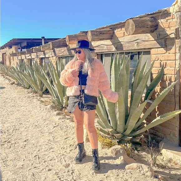 Pink faux fur coat M euc - Picture 5 of 7